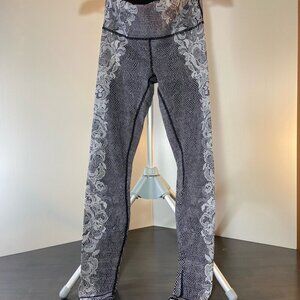 Lululemon Black White Lace Print Leggings Size 6 Zip Pocket